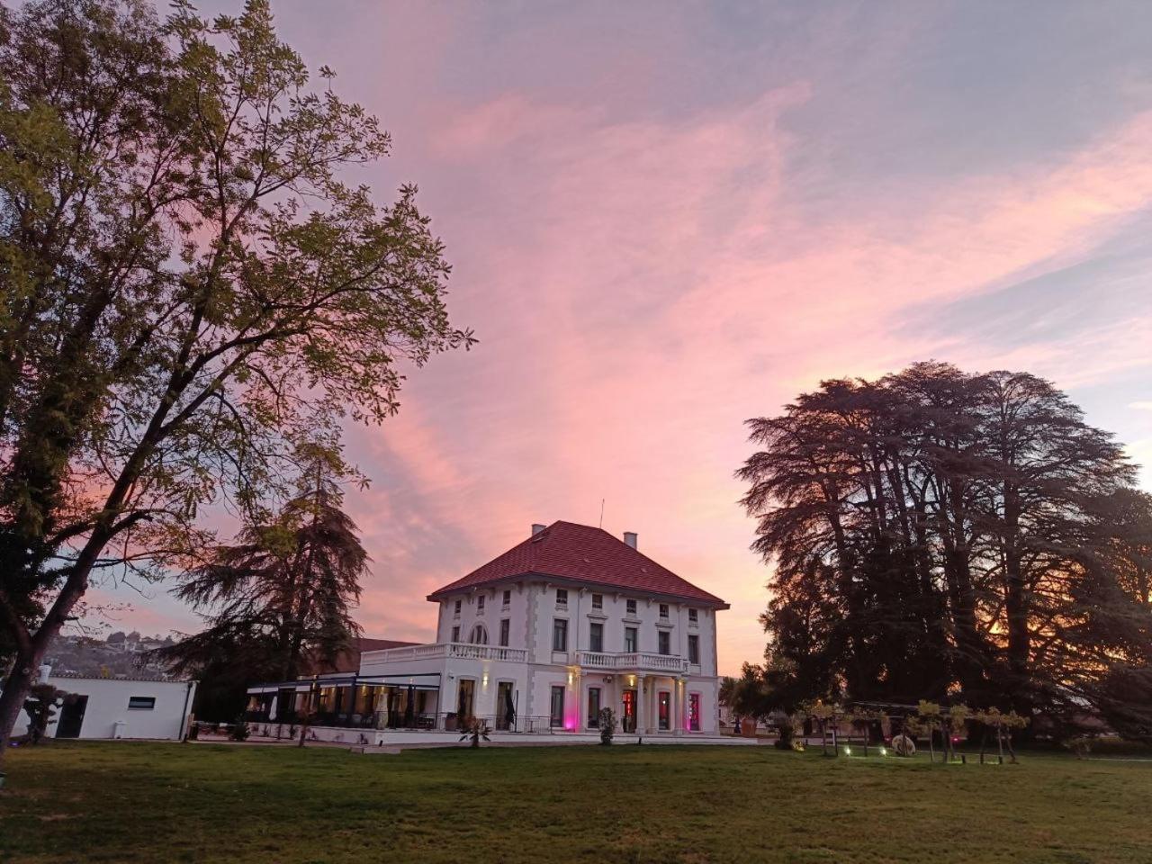 Sequoias Golf & Ressort Hotell Ruy-Montceau Exteriör bild