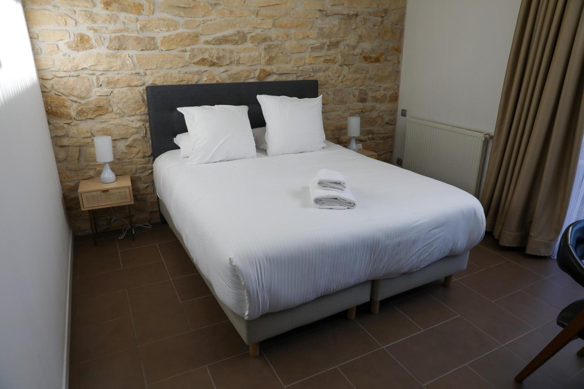 Sequoias Golf & Ressort Hotell Ruy-Montceau Exteriör bild
