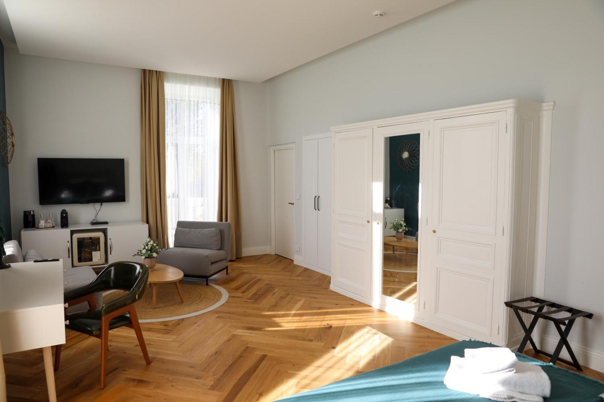 Sequoias Golf & Ressort Hotell Ruy-Montceau Exteriör bild