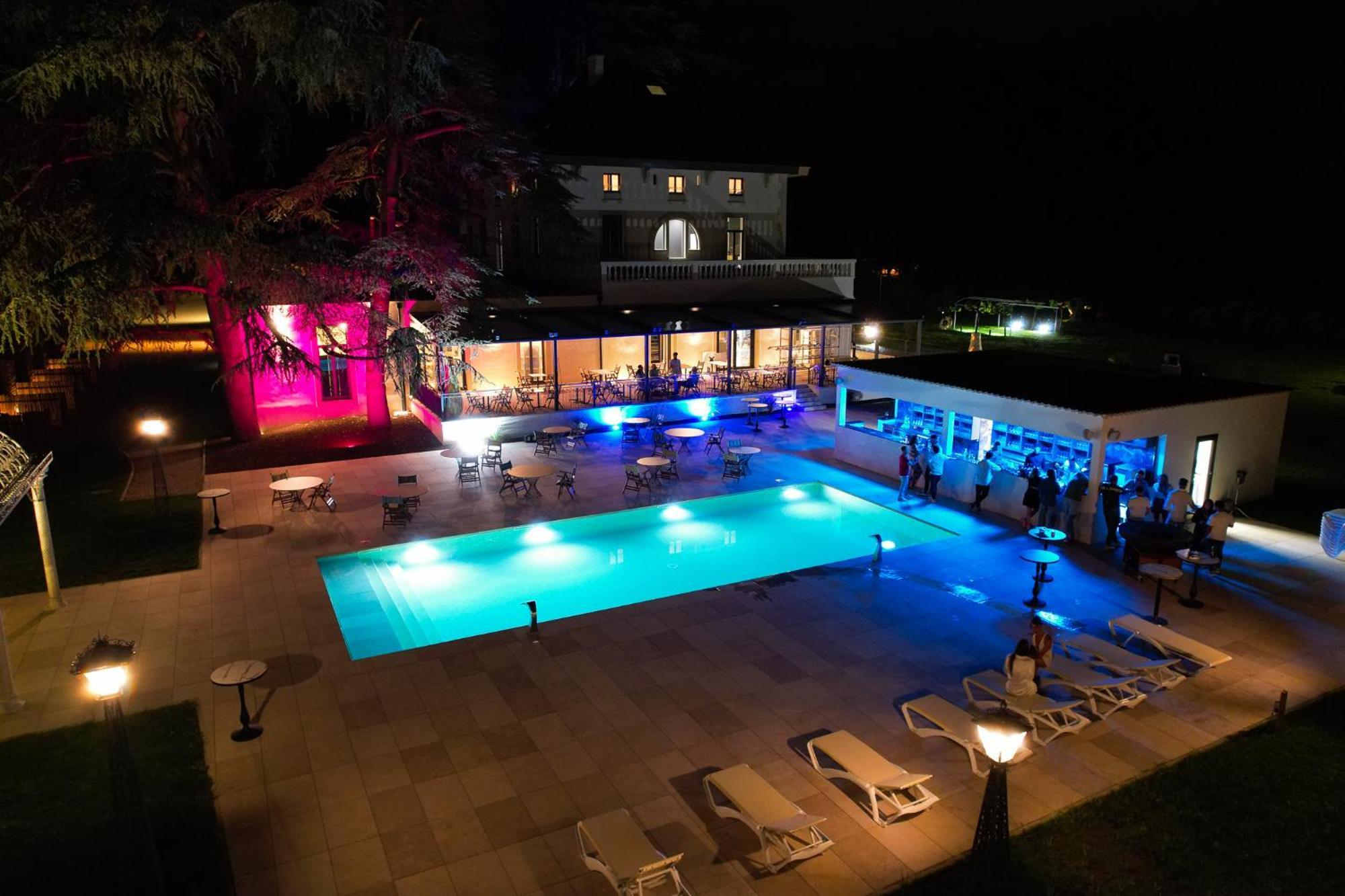 Sequoias Golf & Ressort Hotell Ruy-Montceau Exteriör bild